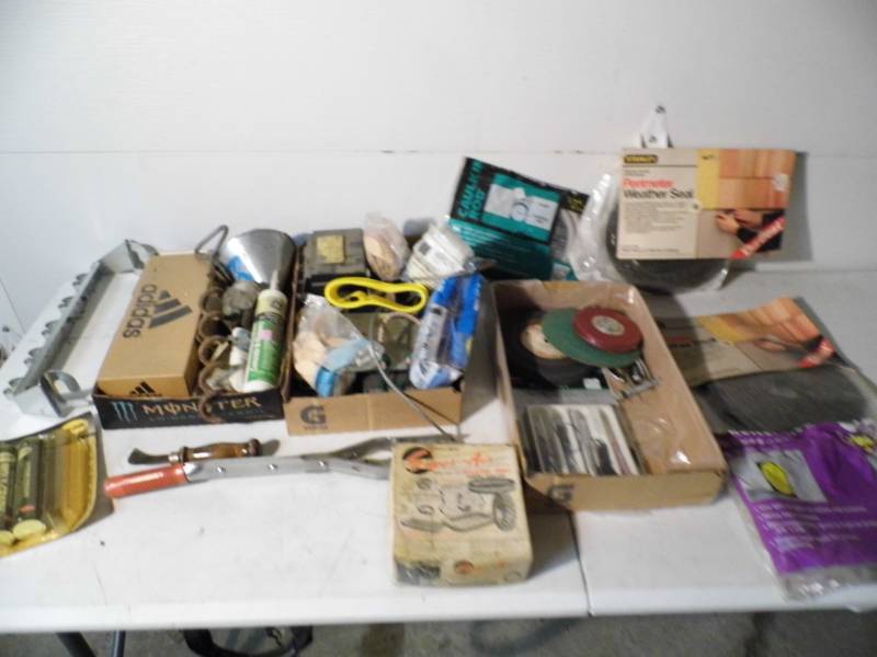 lot 46 image: Seals - Hardware - Tools