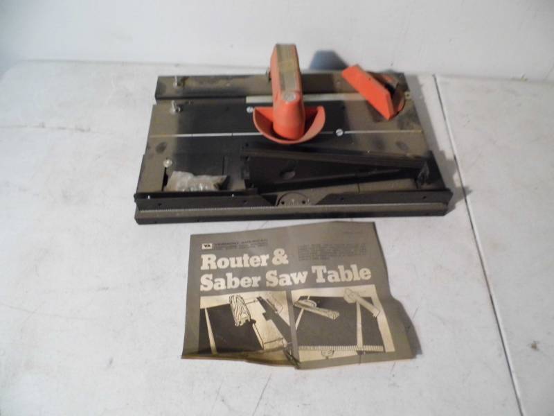 lot 52 image: Router Table