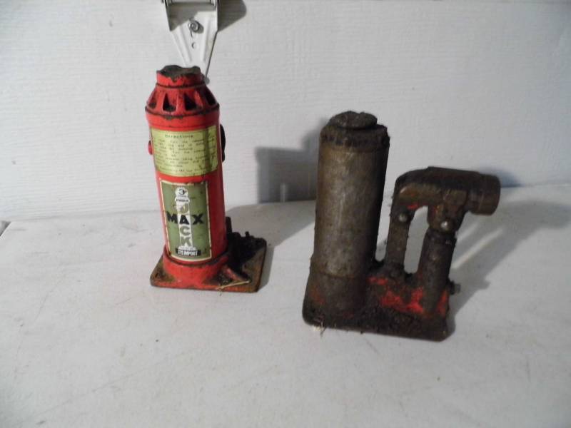 lot 56 image: Lot of 2 Jacks