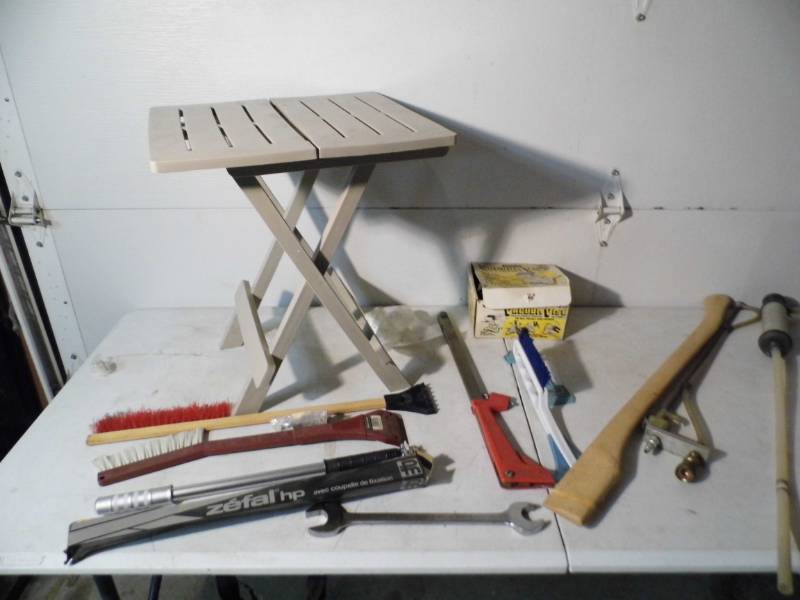 lot 63 image: Scrapers - Table - Vise