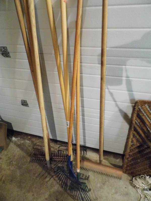 lot 64 image: Rakes