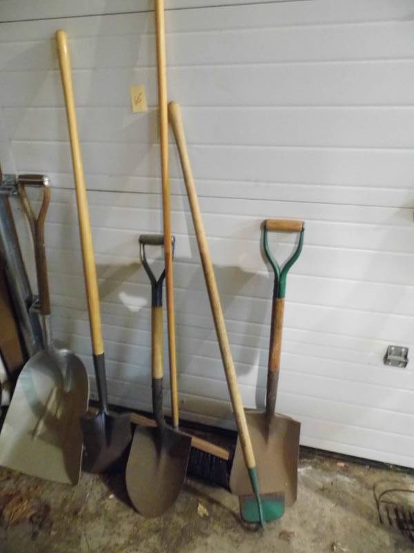 lot 65 image: Shovels