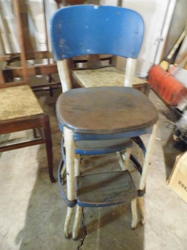 lot 80 image: Lot of 5 Chairs - Metal Stool