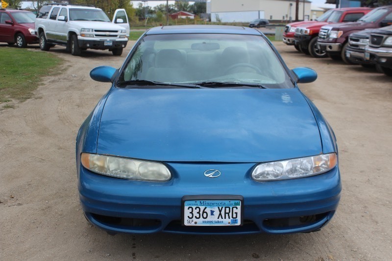 lot 3334 image: 2000 Oldsmobile Alero GL