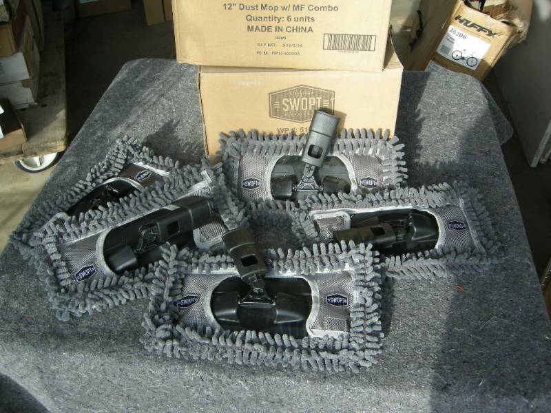 lot 29 image: Swopt 12 Dust Mop Replaceable Heads