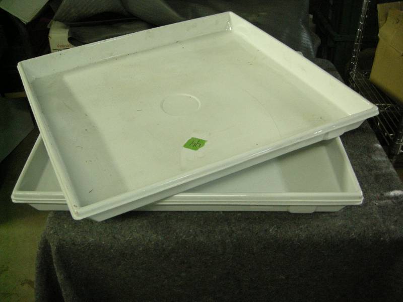 lot 44 image: Plastic Catch Trays