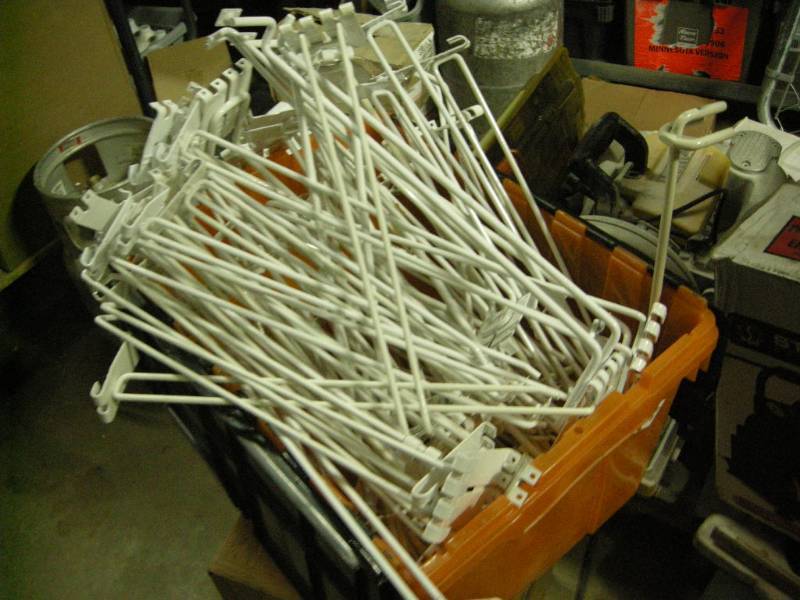 lot 75 image: Metal Product Hooks