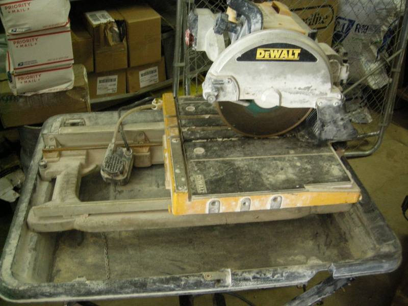 lot 1 image: DeWalt Wet Tile Saw