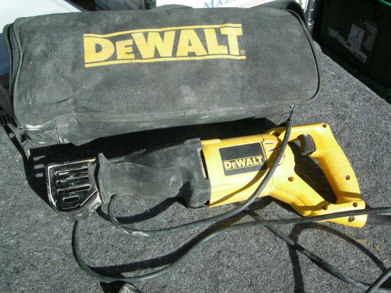 lot 9 image: DeWalt Reciprocating Saw