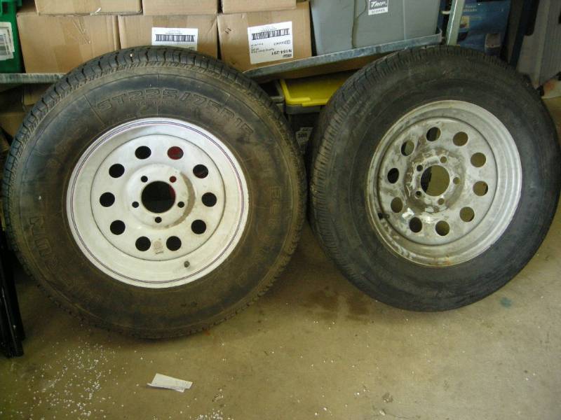 lot 82 image: 2 Trailer Tires