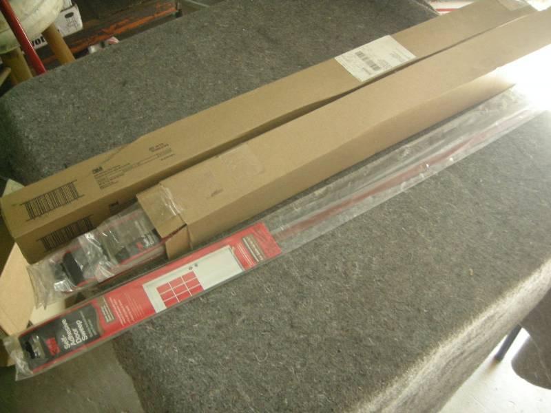lot 89 image: 20 3M Self-Adhesive Door Sweeps