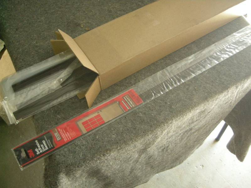 lot 90 image: 20 3M Self-Adhesive Door Sweeps