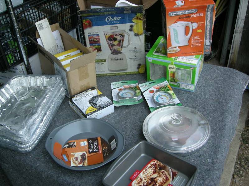 lot 113 image: Misc Kitchen Items