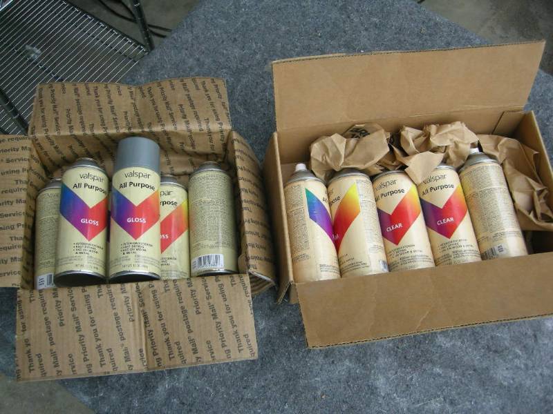 lot 119 image: Valspar Spraypaint