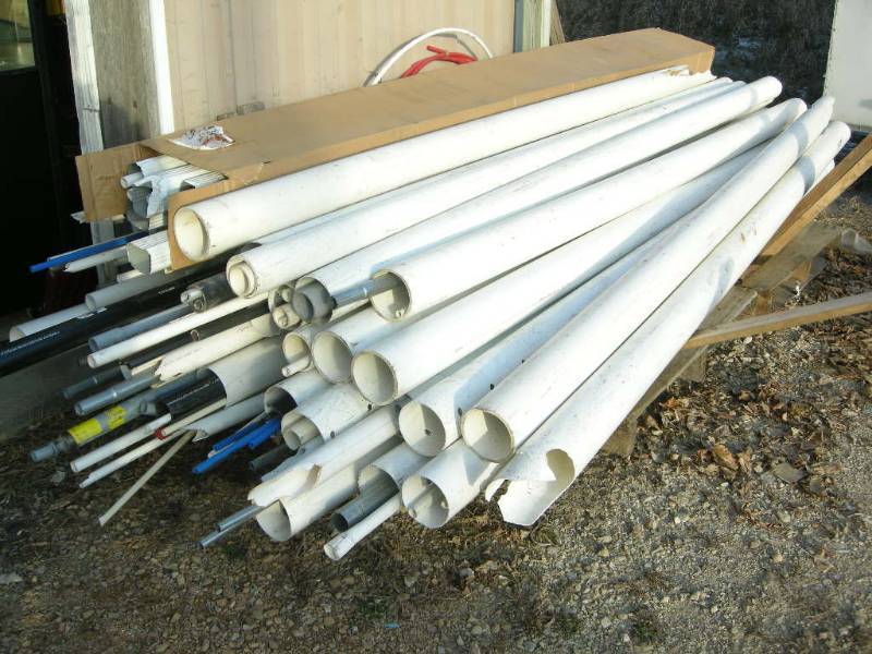 lot 136 image: Variety PVC and Steel Tubing