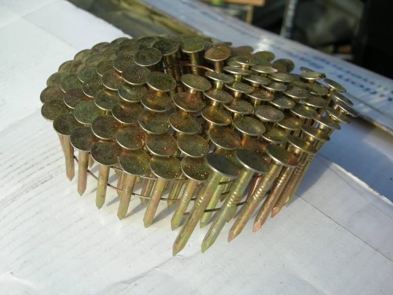 lot 138 image: Box Coil Roofing Nails