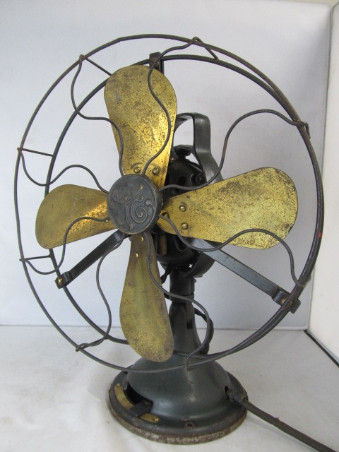 lot 22 image: Antique Industrial GE Brass Blade Oscillating Fan