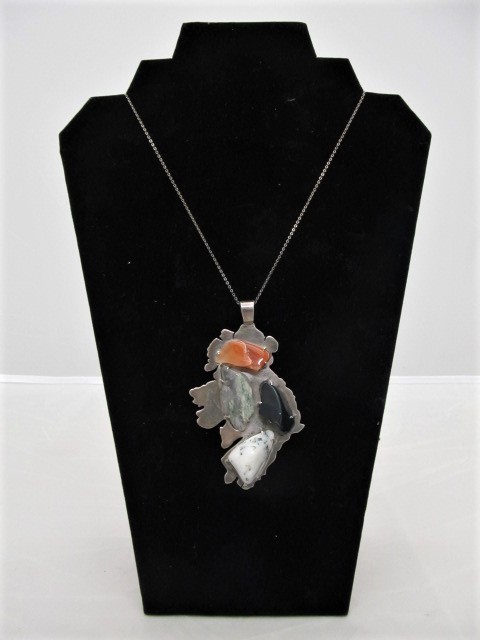 lot 54 image: Beautiful LARGE Vintage Southwestern Sterling Silver Full Stone Inset Pendant Necklace