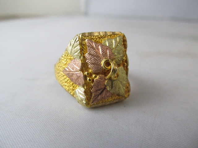 lot 51 image: Genuine BLACK HILLS GOLD Mens Solid 10k Gold Ring - Sz 10