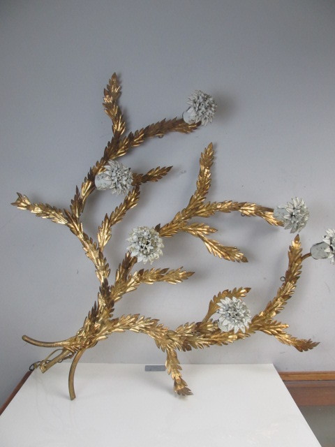 lot 67 image: LARGE Pair of Vintage 1950s Hollywood Regency Italian Gilt Wall Hanging Lamps