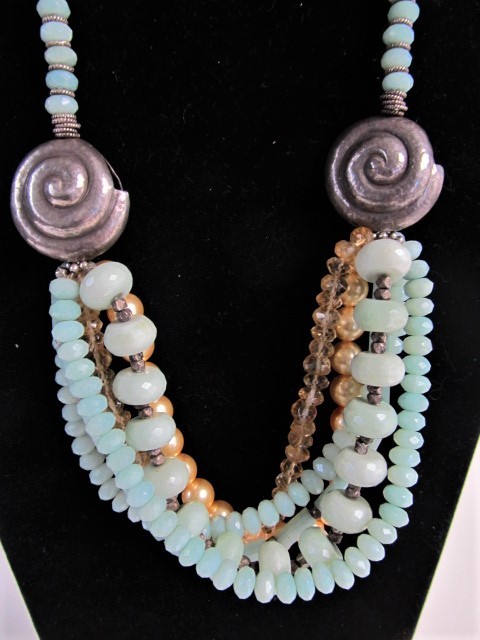 lot 81 image: LARGE Vintage Sterling Silver Shell & Multi Strand Necklace