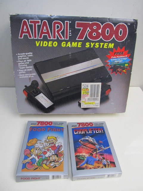 lot 128 image: Vintage ATARI 7800 Video Game System Complete wOriginal Box