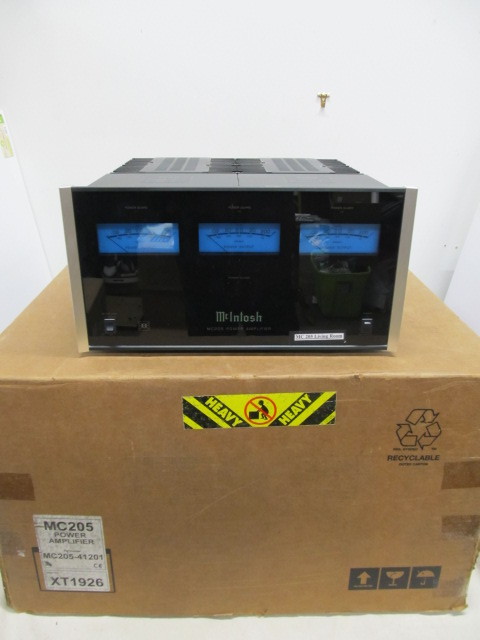 lot 106 image: McIntosh MC205 Power Amplifier wOriginal Box