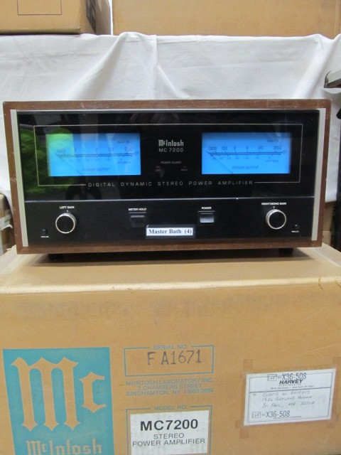 lot 108 image: McIntosh MC7200 Power Amplifier wOriginal Box & Walnut Cabinet