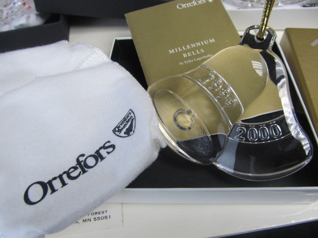 lot 136 image: Collection of High End Christmas Ornaments - Waterford Orrefors Lenox Haviland etc