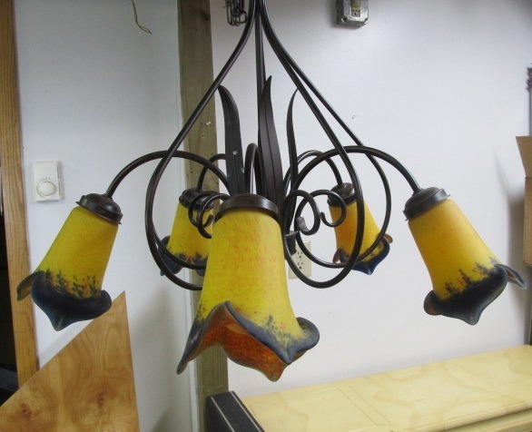 lot 122 image: 5-Light Chandelier w Beautiful Hand Made & Signed Art De France Glass Shades