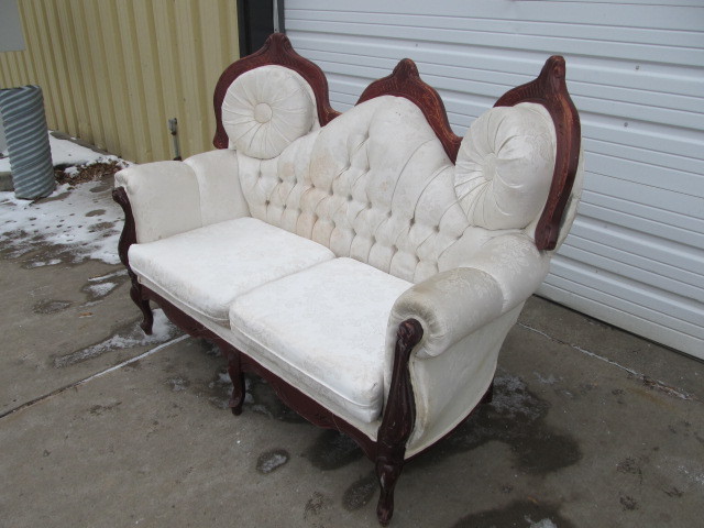lot 151 image: Antique Ornate Victorian Loveseat