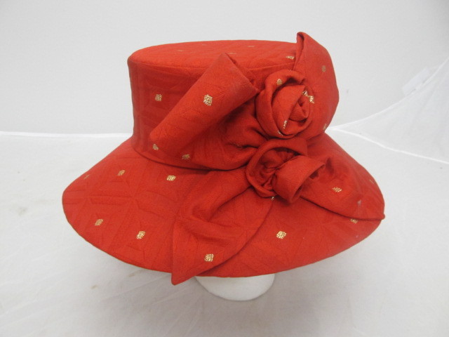 lot 21 image: Beautiful Womens Fancy Hat - Red Design w Gold Diamonds