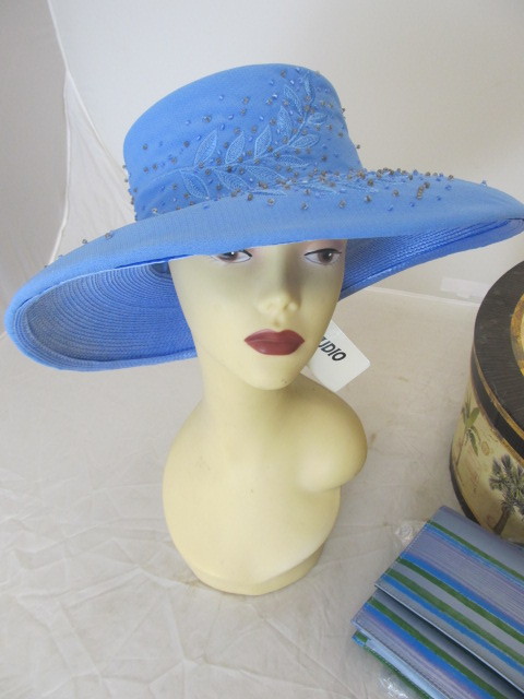 lot 4 image: BRAND NEW ML STUDIO Beaded Blueberry Hat & New Purse