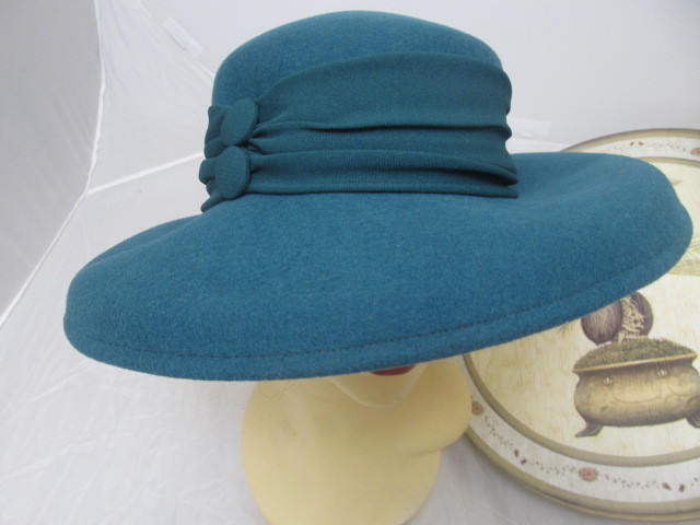 lot 7 image: Pair of KATHY JEANNE Green Ladies Wool Hats 