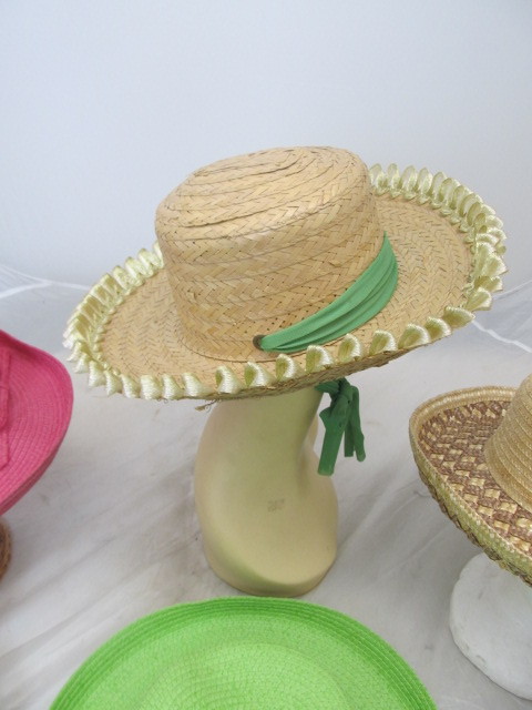 lot 87 image: Group of 5 Womens Straw Summer Hats - Liz Claiborne, Cappelli, etc.