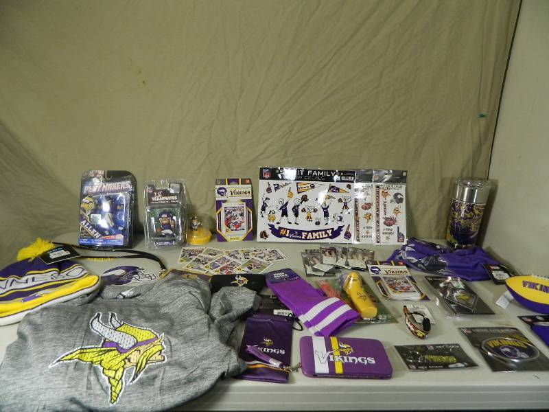 lot 4 image: Minnesota Vikings Items