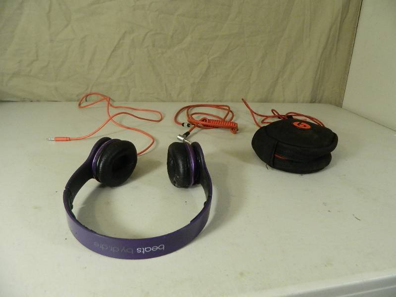 lot 17 image: Beats By Dre