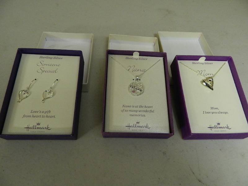 lot 24 image: New Hallmark Jewelry