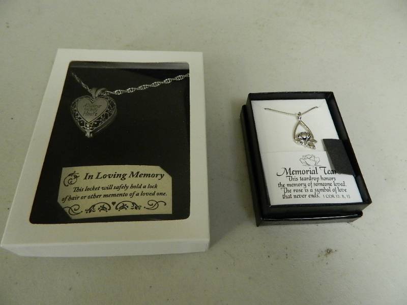 lot 25 image: In Loving Memory  Memorial Necklaces