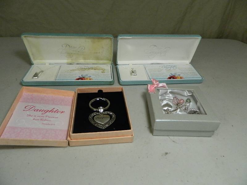 lot 26 image: New Daughter Jewlery and More