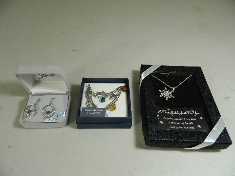 lot 29 image: 3 New Pieces of Jewelry