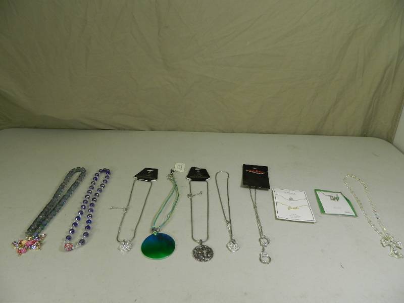 lot 36 image: 10 Necklaces