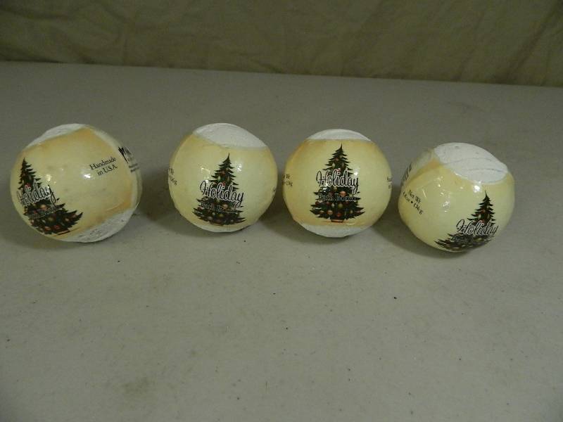 lot 43 image: 4 New Holiday Primal Elements Bath Bombs
