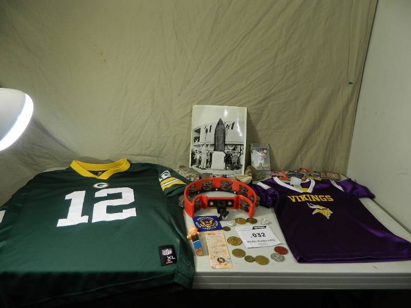 lot 67 image: Assorted Collectibles
