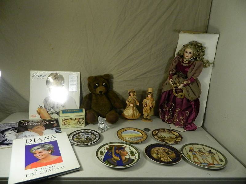 lot 69 image: Assorted Collectibles