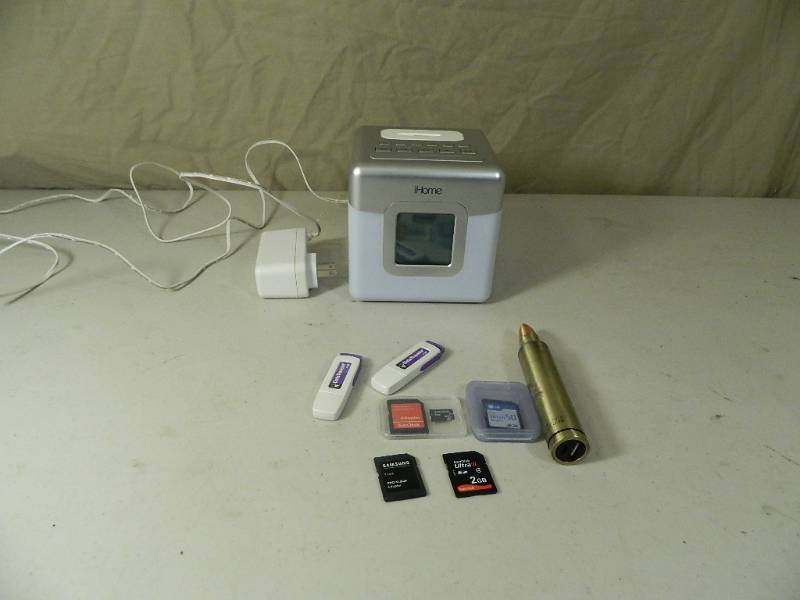 lot 72 image: IHome Docking Station Alarm Clock and More