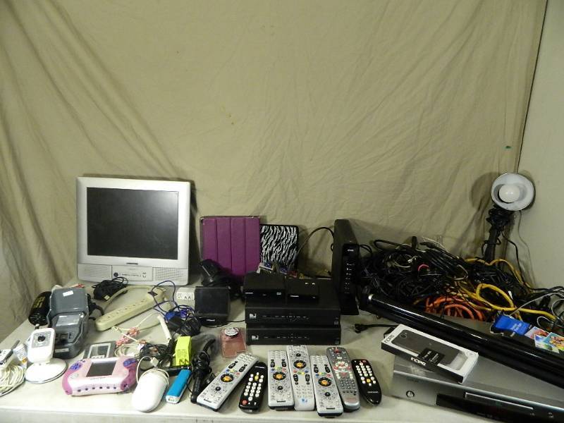 lot 137 image: Assorted Electronics