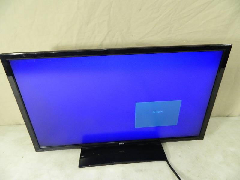 lot 138 image: RCA 24 LED Flatscreen TV