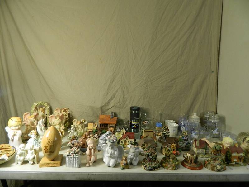 lot 150 image: Collector Items and Household Items