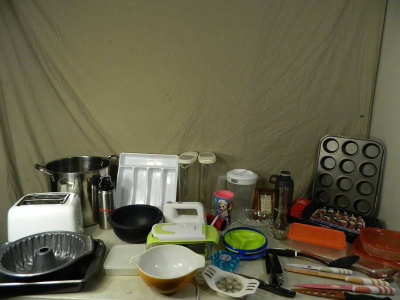 lot 160 image: Kitchen Items